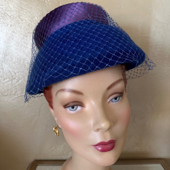 BEAUTIFUL ROYAL BLUE 1960S' FELT "BUCKET " HAT + PURPLE SATIN BAND + BLUE VEIL - Picture 2 of 11